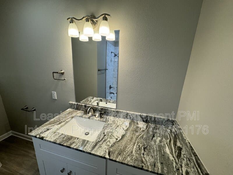Lafayette House: 305 Alice Drive