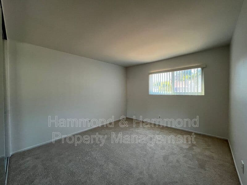 Thousand Oaks House: 832 Masterson Dr