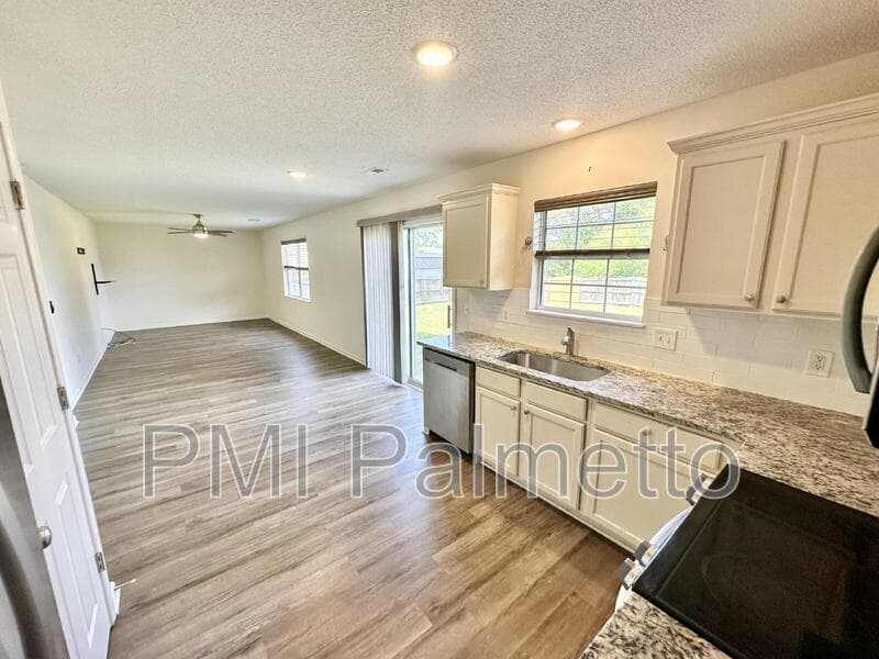 Columbia House: 227 Hardwood Drive