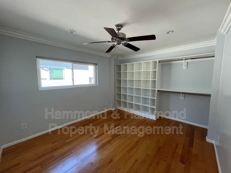 Van Nuys Condo: 5726 Woodman Ave.