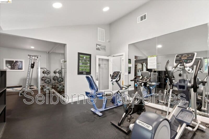 Oakland House: 660 Canyon Oaks Dr
