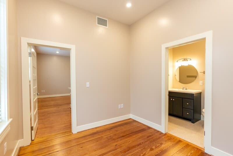 Harrisonburg Condo: 157-305 N. Main Street