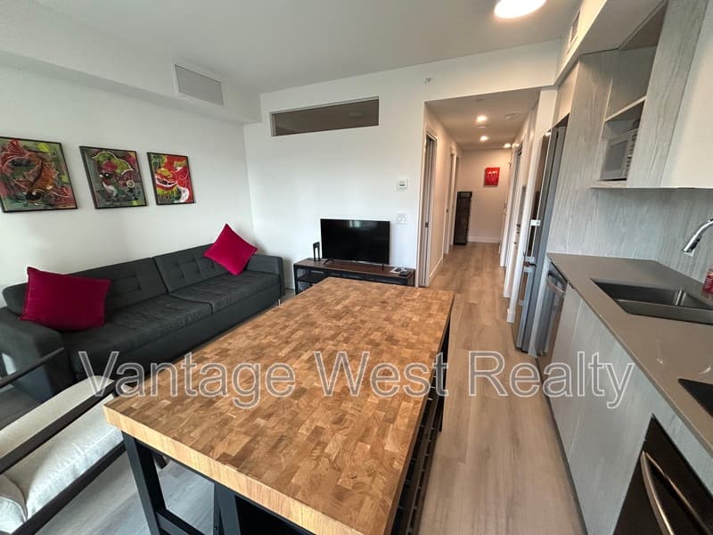 Kelowna Condo: 1901-1488 Bertram St