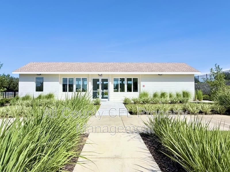 Lady Lake House: 219 Skyfield Court