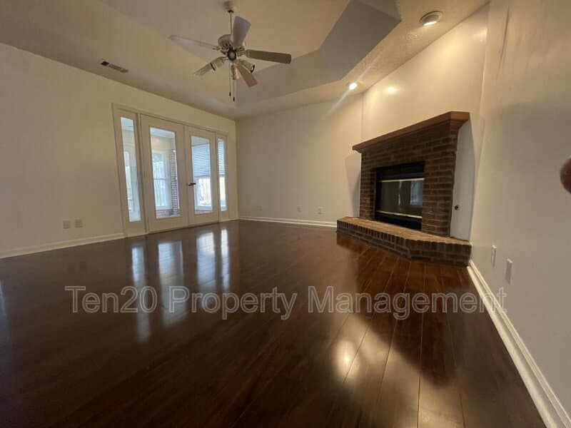 Columbus House: 113 Maplebrook Ct
