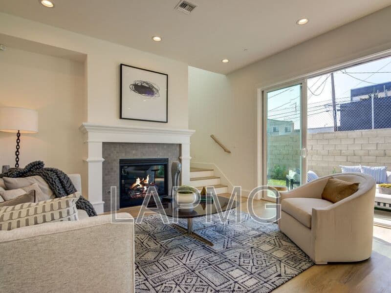 Los Angeles House: 6016 Comey Ave