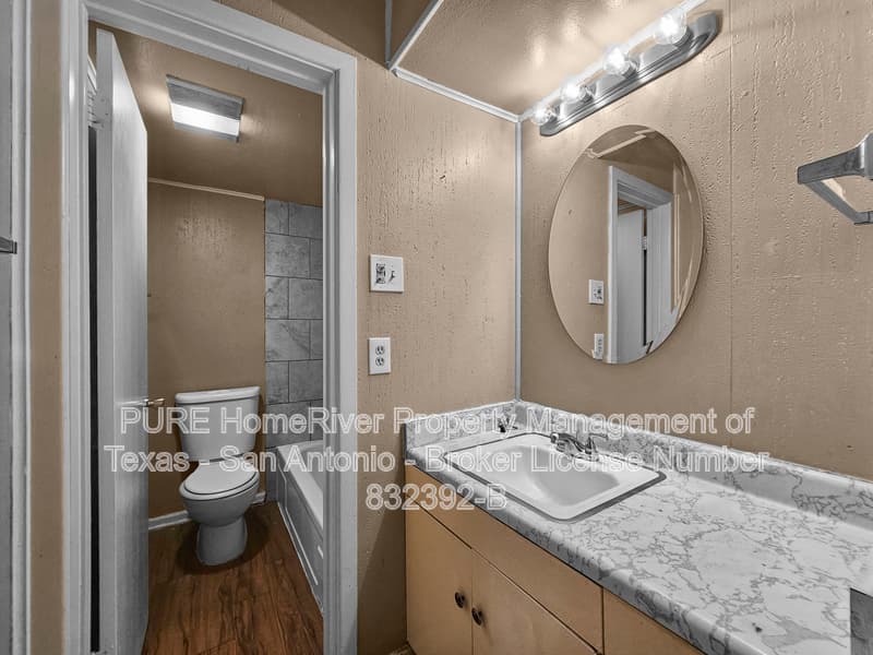 San Antonio Townhome: 217 W Silver Sands