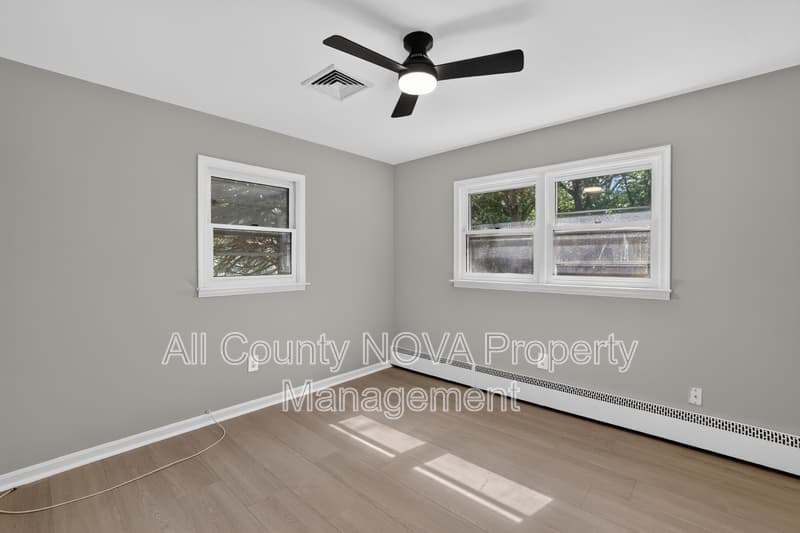 Alexandria House: 6104 Saint John Drive
