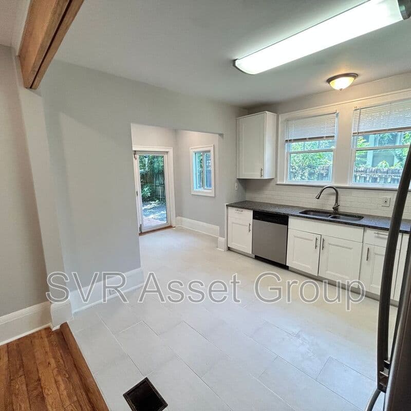 jacksonville House: 1758 Greenwood Ave