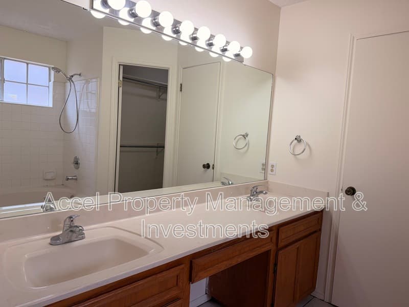 McAllen House: 6617 N. 40th