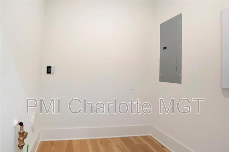 Charlotte House: 428 Dover Ave