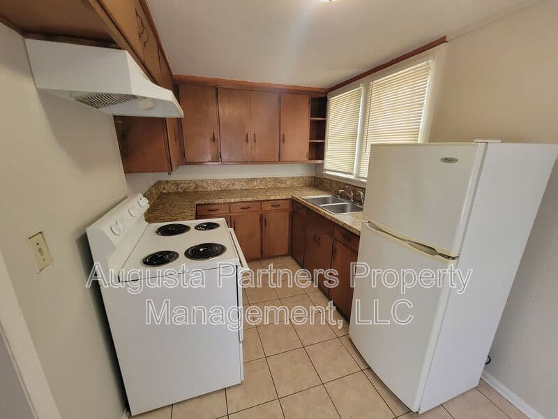 Augusta Condo: 1951 Barnes Rd