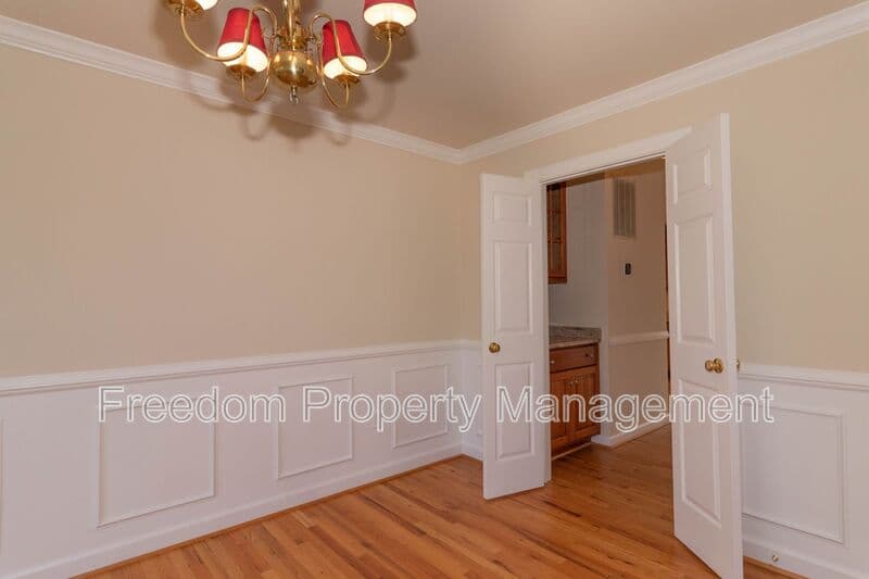 Warrenton House: 80 Brookshire Dr