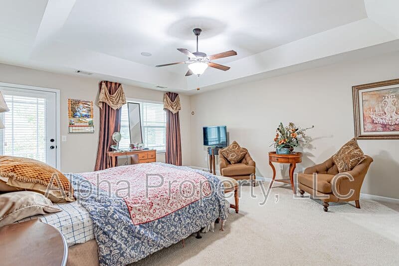 Greer House: 3 Keelin Ln