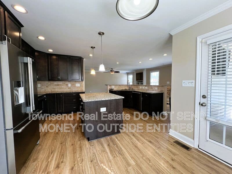 Fayetteville House: 3311 Auburn Dr