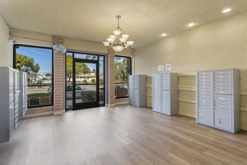 Los Angeles Condo: 12500 Culver Boulevard - 213