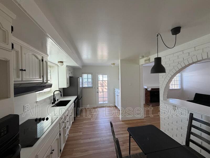 Huntington Beach House: 17542 Wrightwood Ln