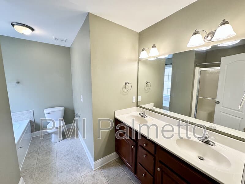 Lexington Townhome: 117 Park Ridge Way