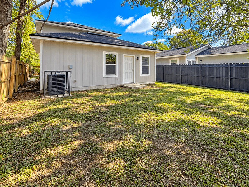 Jacksonville House: 8520 Cocoa Ave