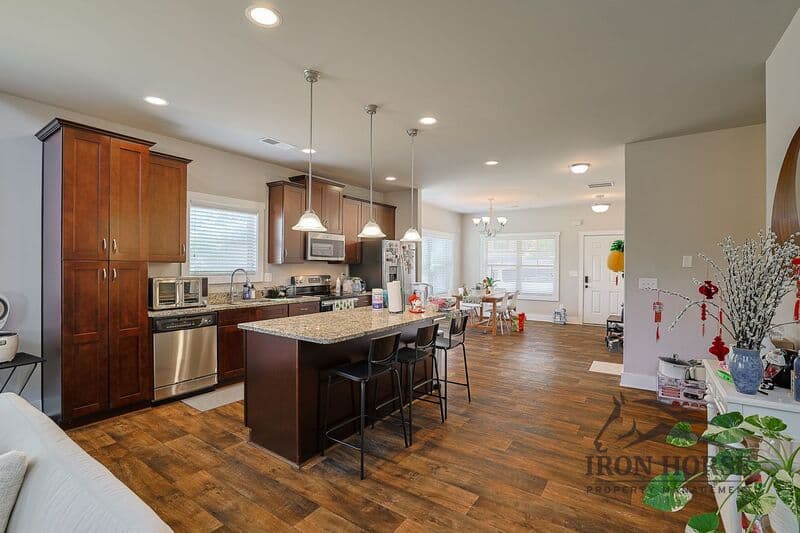 Athens House: 484 Park West Blvd