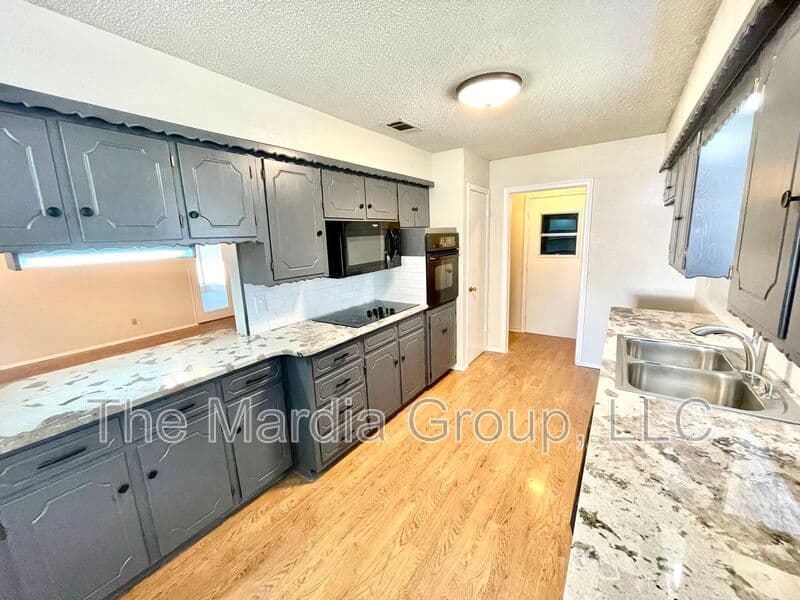 Garland House: 818 Worcester