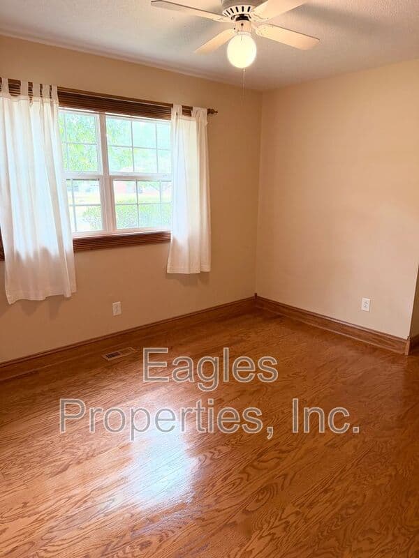 Dudley House: 1380 GENOA RD