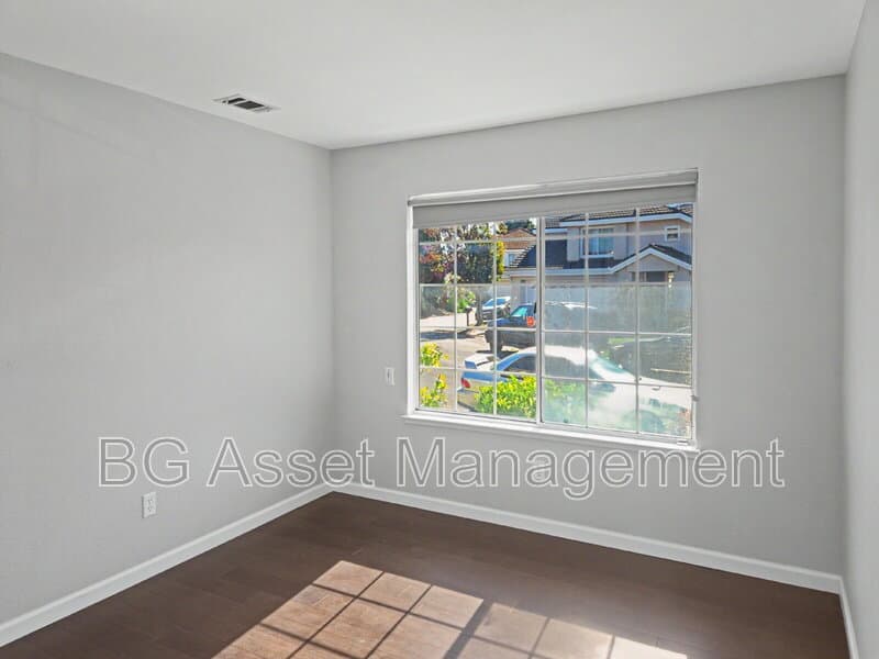 Richmond House: 3351 Parkgate Court