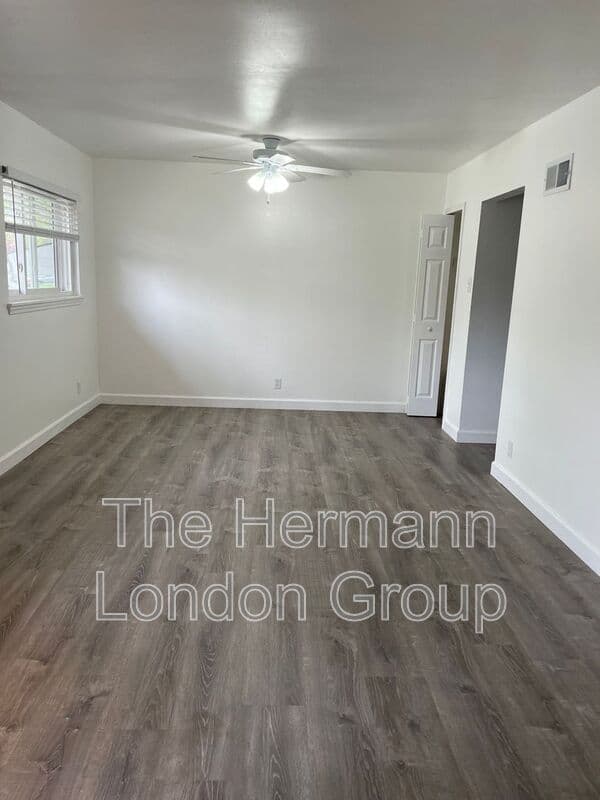 Saint Louis House: 451 Golden Valley Dr