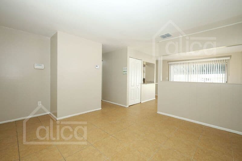 Orlando House: 1700 Ravenall Ave
