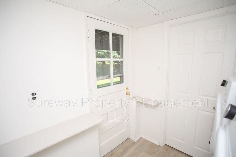 Cherry Hill House: 455 Chapel Ave E
