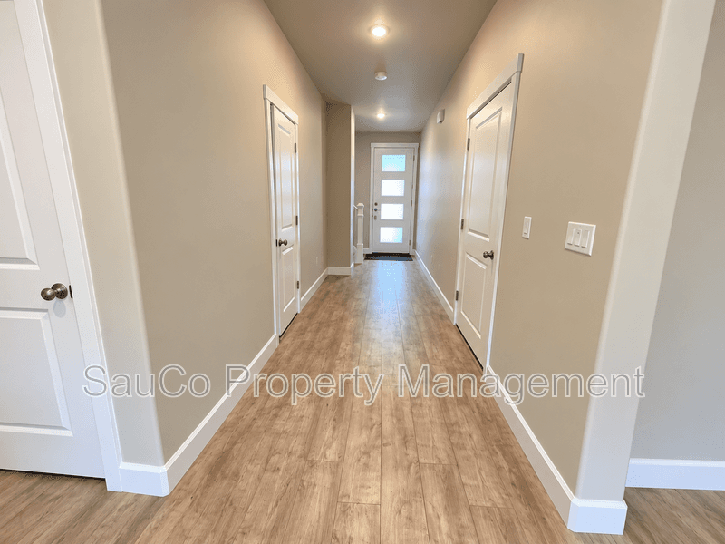 Hillsboro House: 8023 Northeast Sabo Street