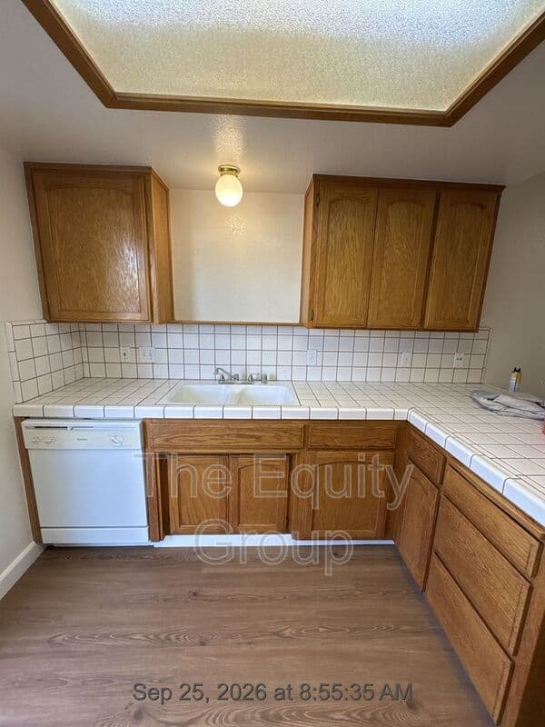 Visalia House: 2619 S Maselli