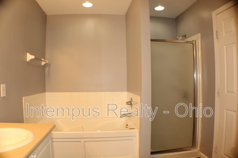 Canal Winchester House: 6522 Crab Apple Dr