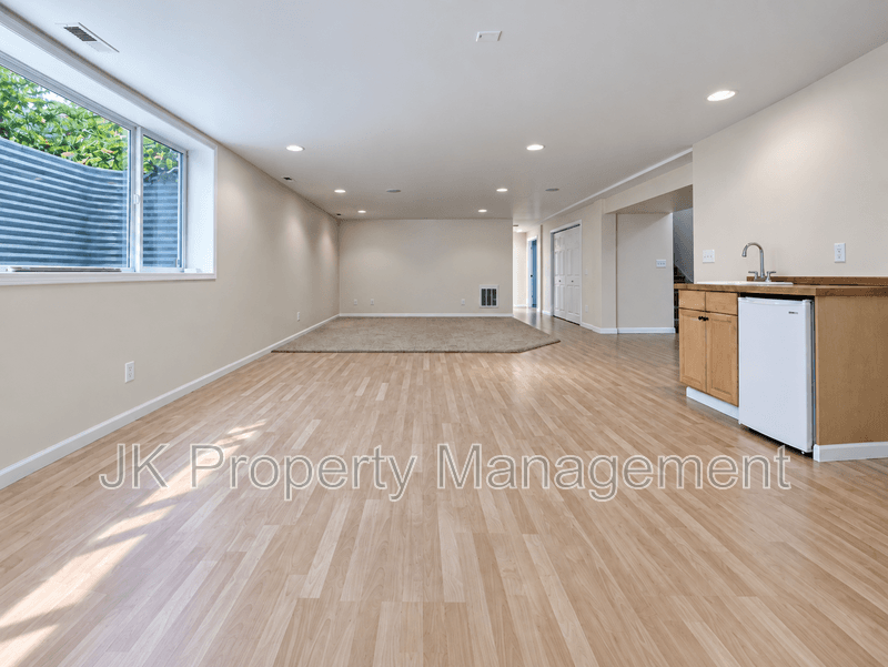 Great Falls House: 328 35th Ave NE