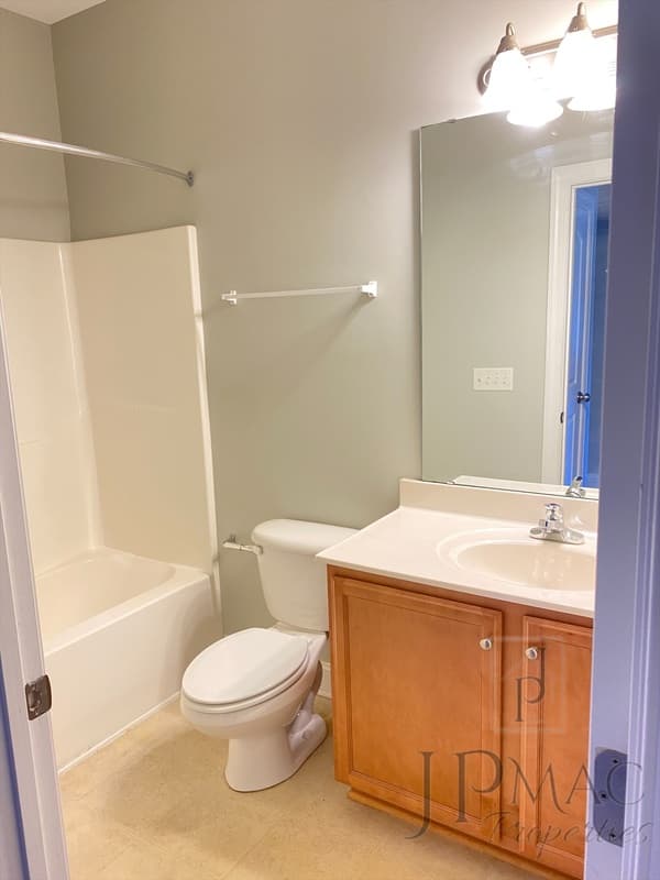 Greenville House: 364 Easterlin Way