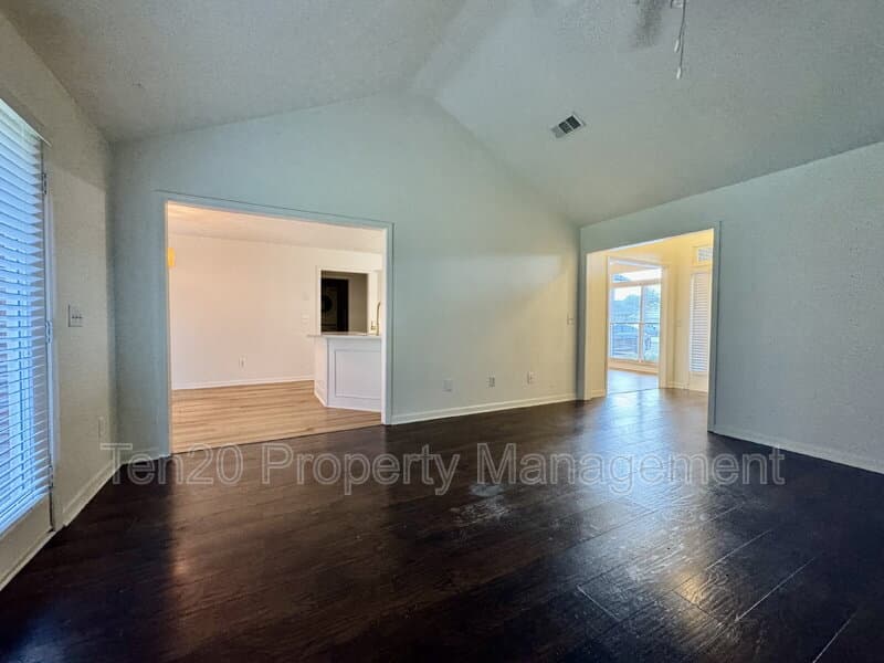Columbus House: 6009 Creek Stone Court