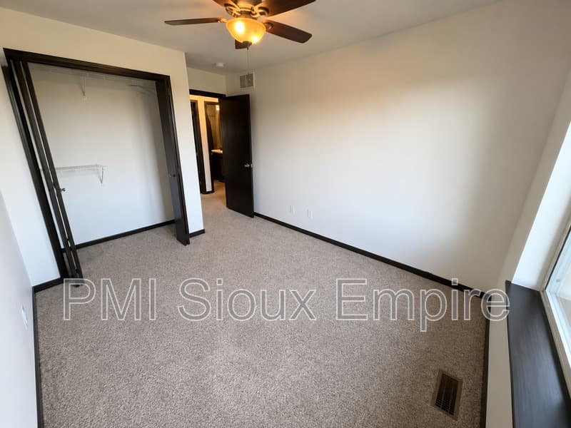 Sioux Falls Townhome: 9600 W Broek Dr