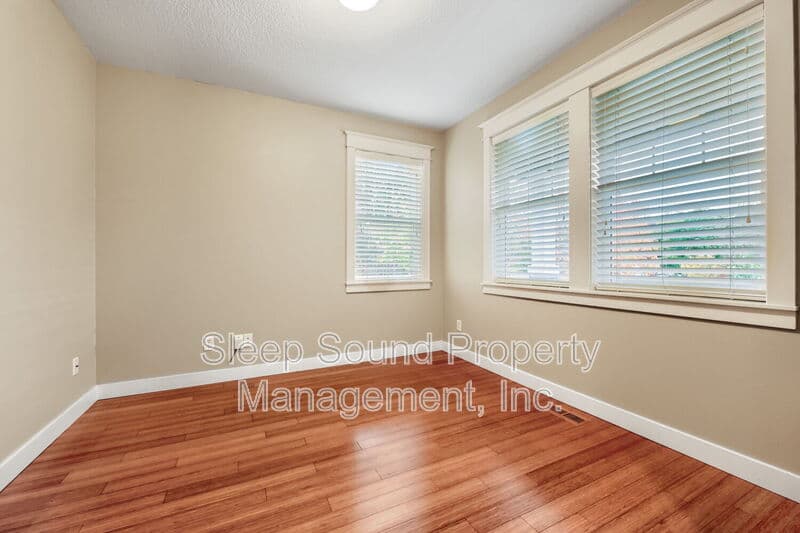 Portland House: 857 N Winchell St