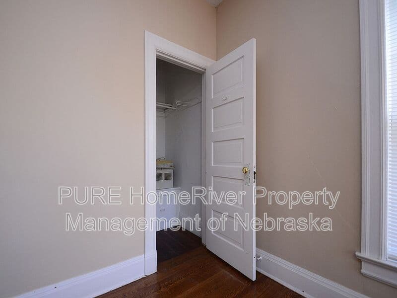 Omaha Condo: 1021 S 30th Ave