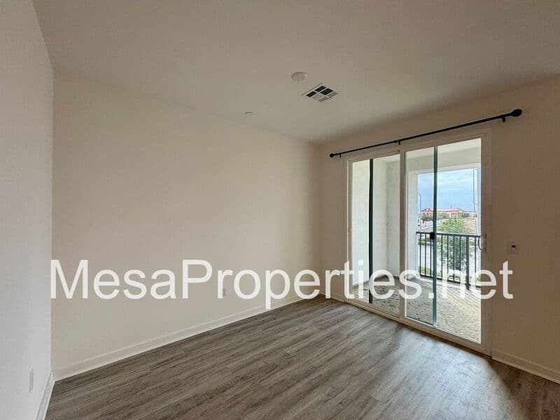 Ontario Condo: 2706 E Bottas Privado