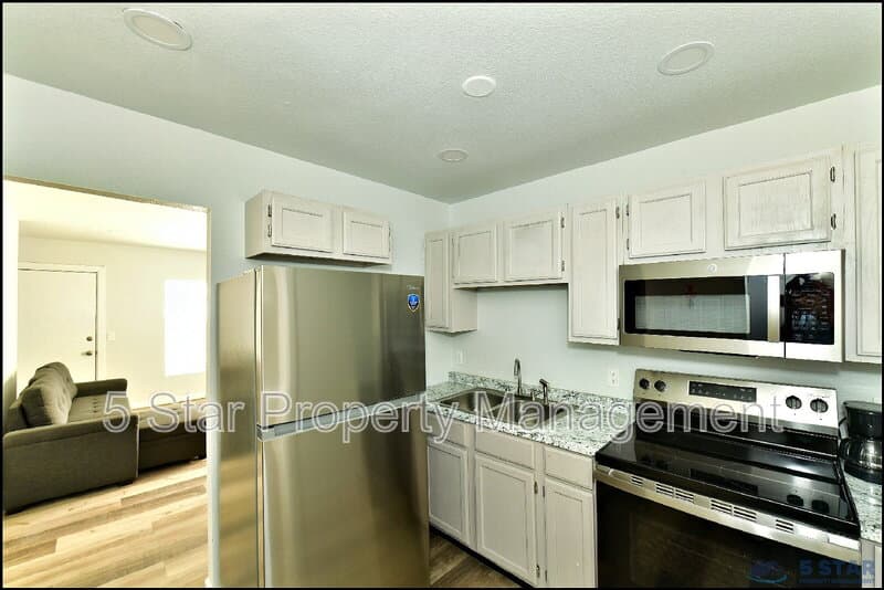 El Paso Condo: 6806 Alameda Ave