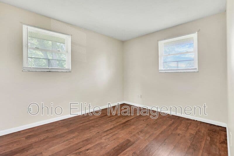 Columbus House: 861 Kingsford Rd