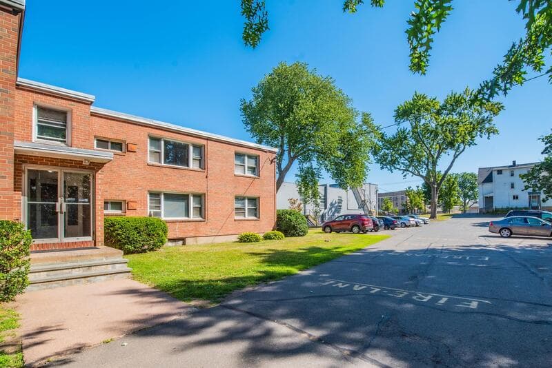 East Hartford Condo: 353 A Main Street