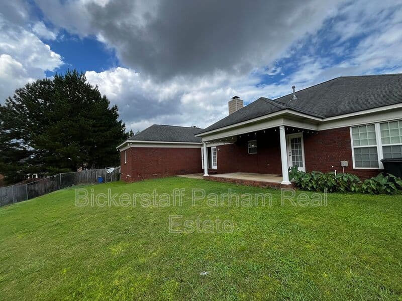 Columbus House: 7013 Imperial Way