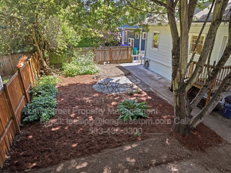 Portland House: 2249 E Burnside St