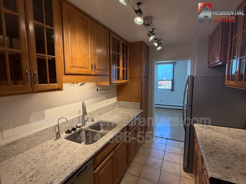 Milwaukee Condo: 1707 N Prospect Avenue