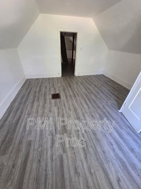 Milwaukee House: 615 W Chambers St
