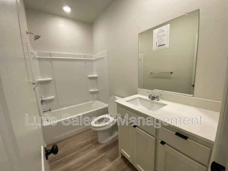 Okahoma City House: 8000 NW 110th Dr
