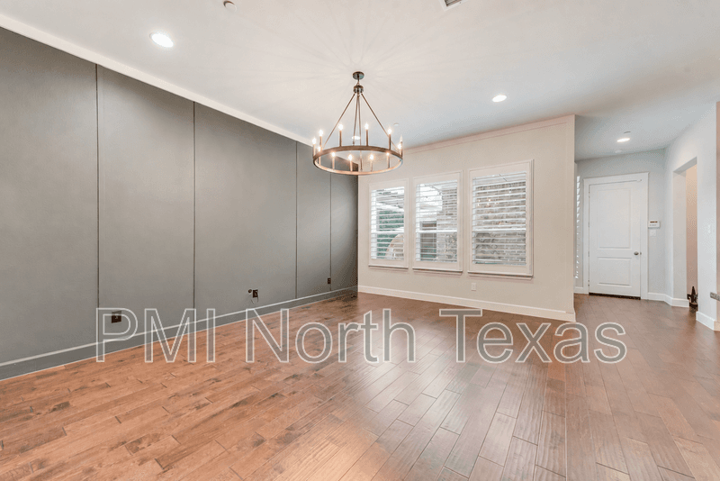Frisco House: 8357 Canal Street