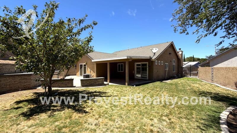 Victorville House: 13675 Ruby Circle